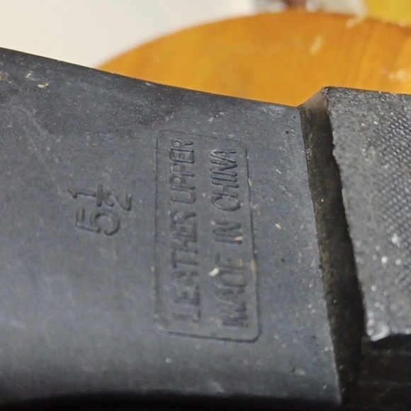 JULIAN GOLD BOOTS SIZE 5.5 in a beautiful soft black ⚫️ leather - Picture 5 of 6